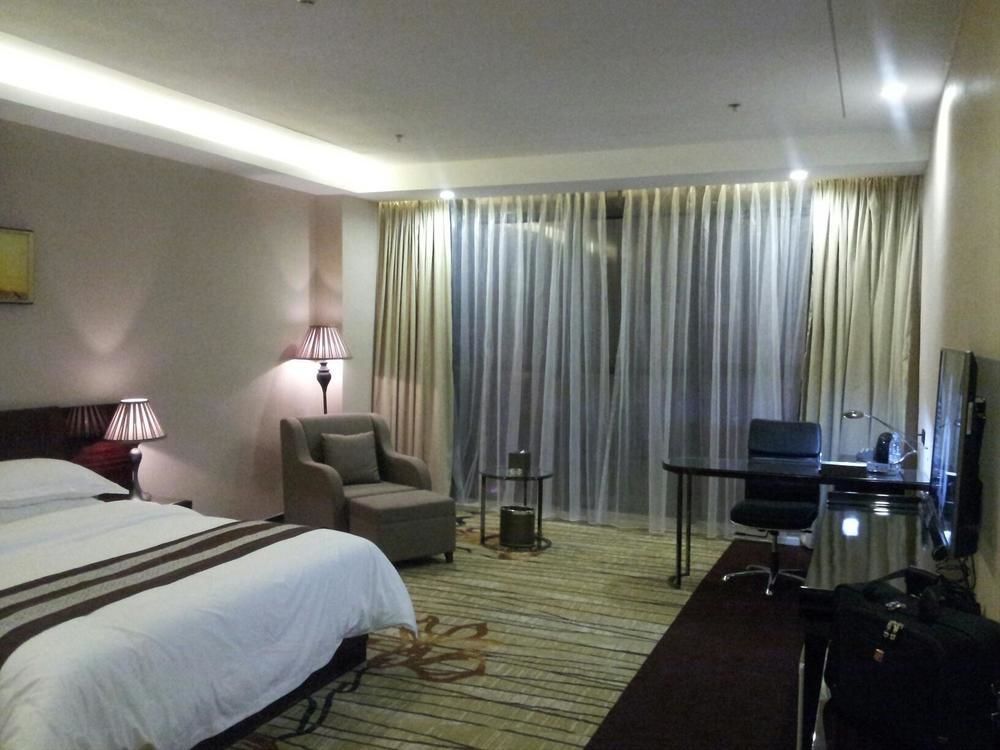 Liang Fan Holiday Inn Guangzhou Luaran gambar